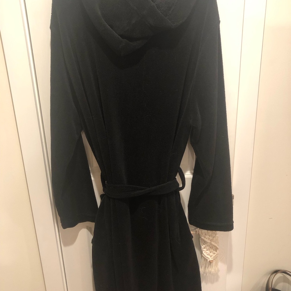 Black Robe - Picture 5 of 6
